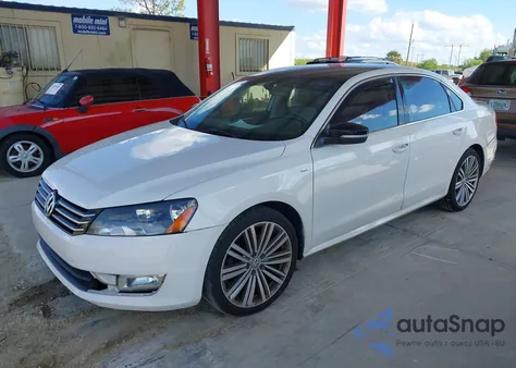 2015 Volkswagen Passat 1.8T Sport z USA, uszkodzony, nr VIN 1VWBS7A35FC039286